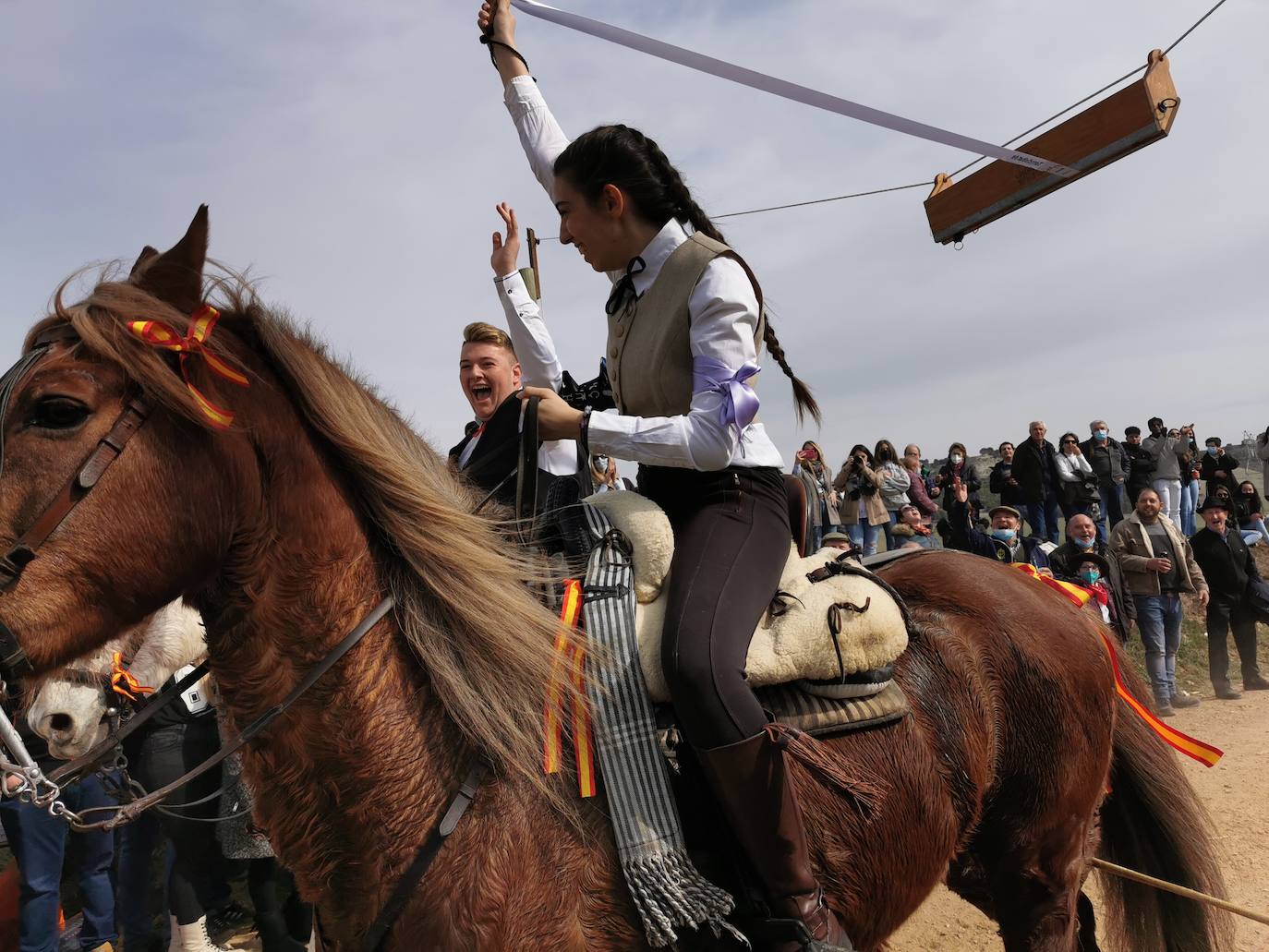 Fotos: Los quintos de Torrelobatón corren las cintas tras dos años en blanco por la covid