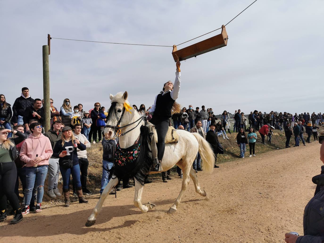 Fotos: Los quintos de Torrelobatón corren las cintas tras dos años en blanco por la covid