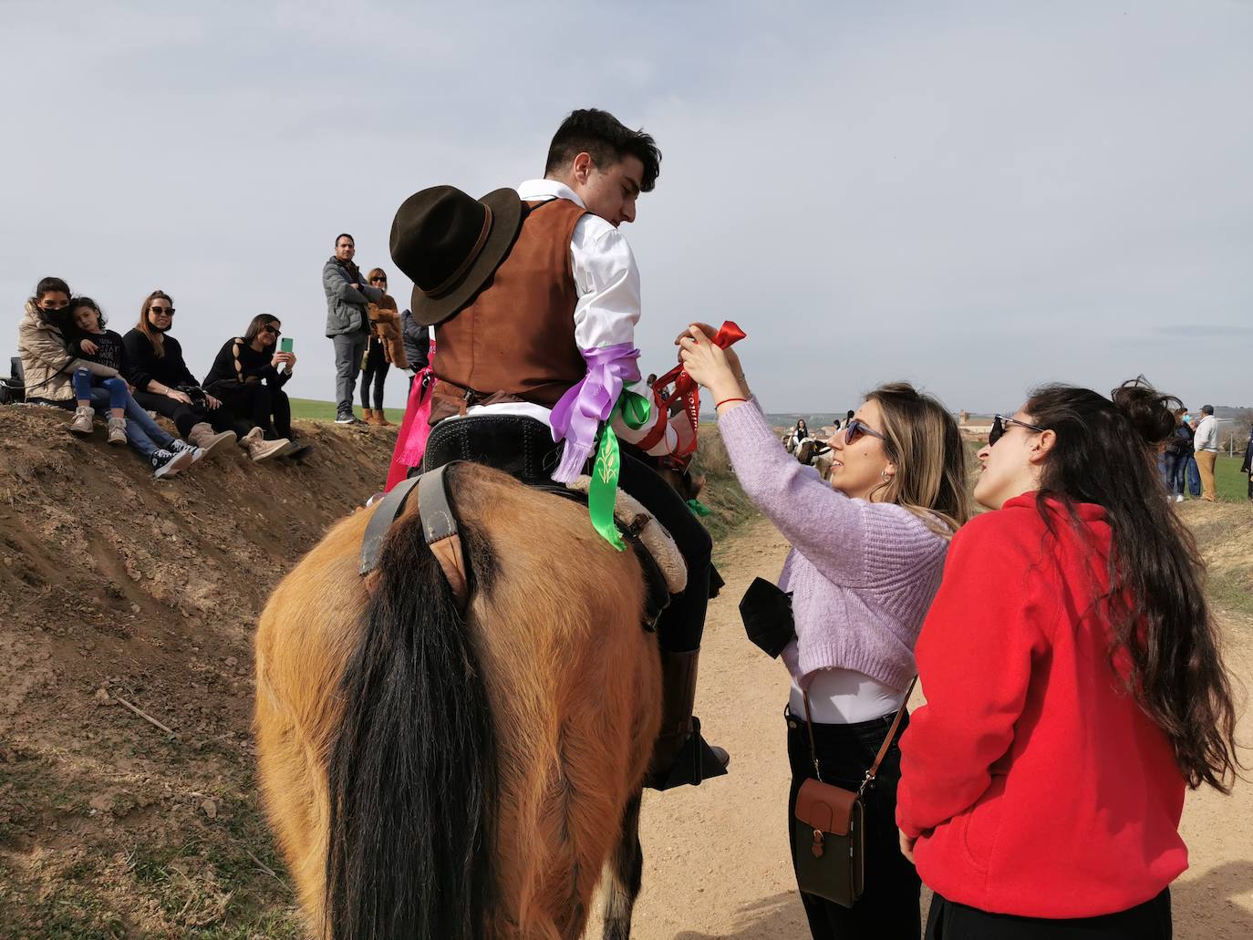 Fotos: Los quintos de Torrelobatón corren las cintas tras dos años en blanco por la covid