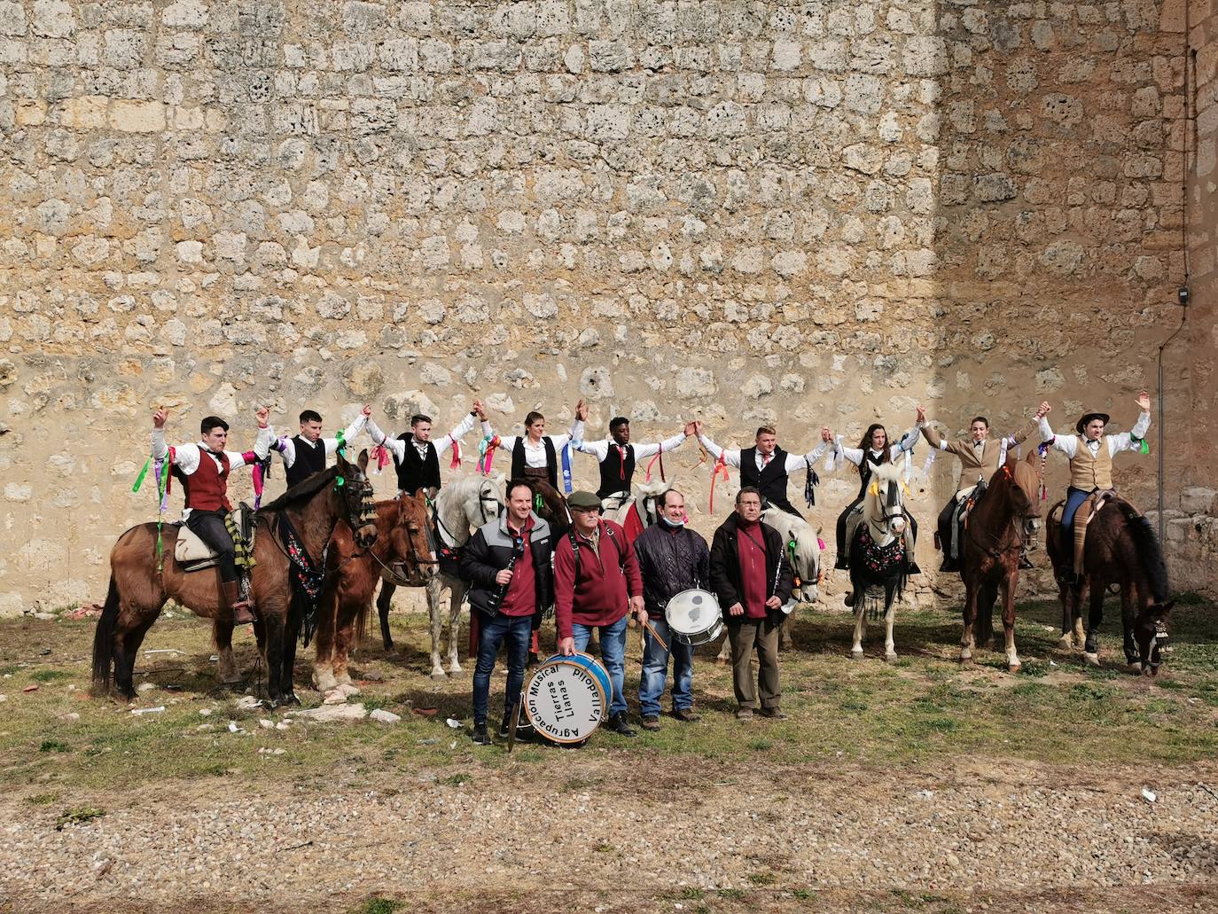 Fotos: Los quintos de Torrelobatón corren las cintas tras dos años en blanco por la covid