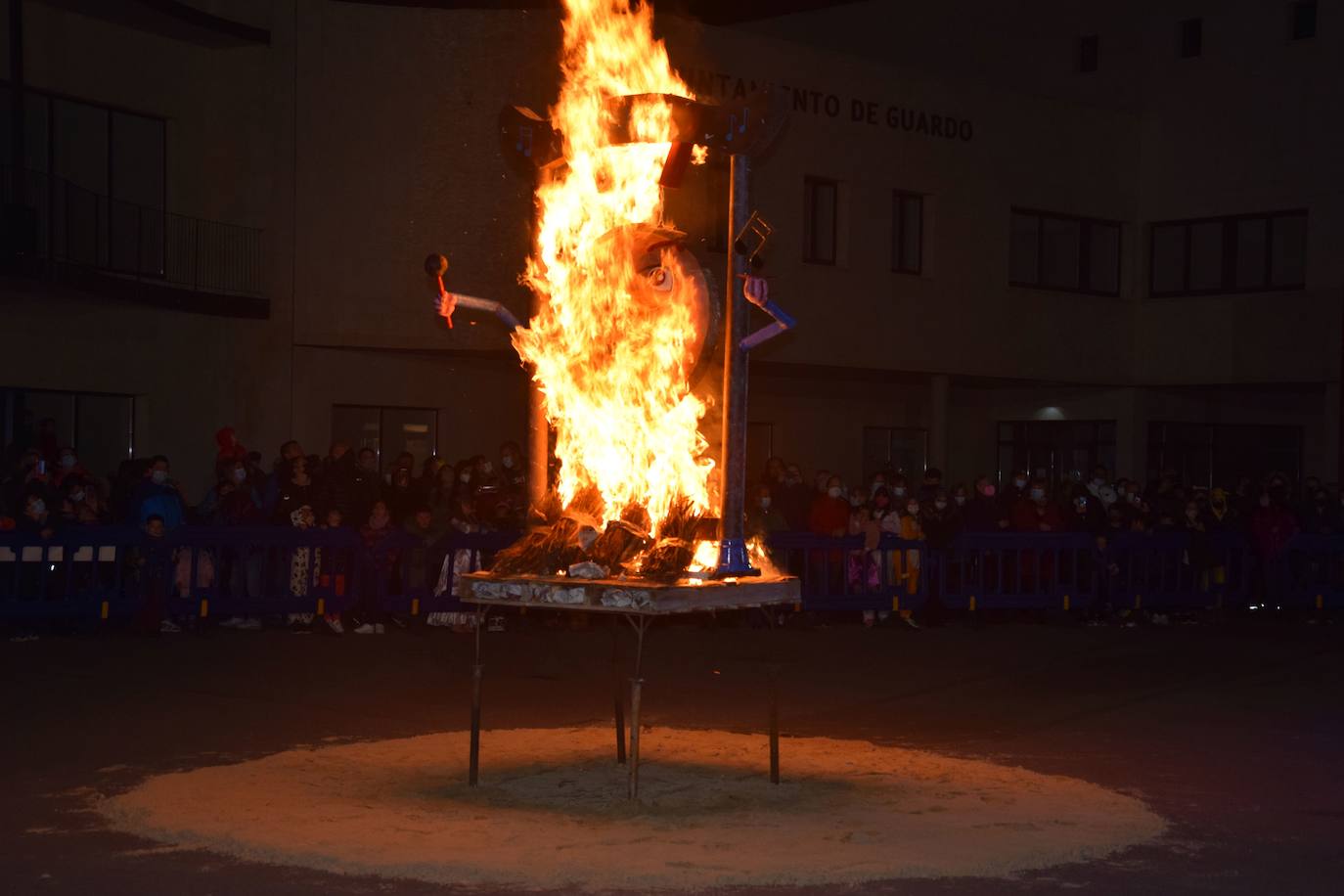 Fotos: Carnaval en Guardo: La quema de la falla de Don Gong