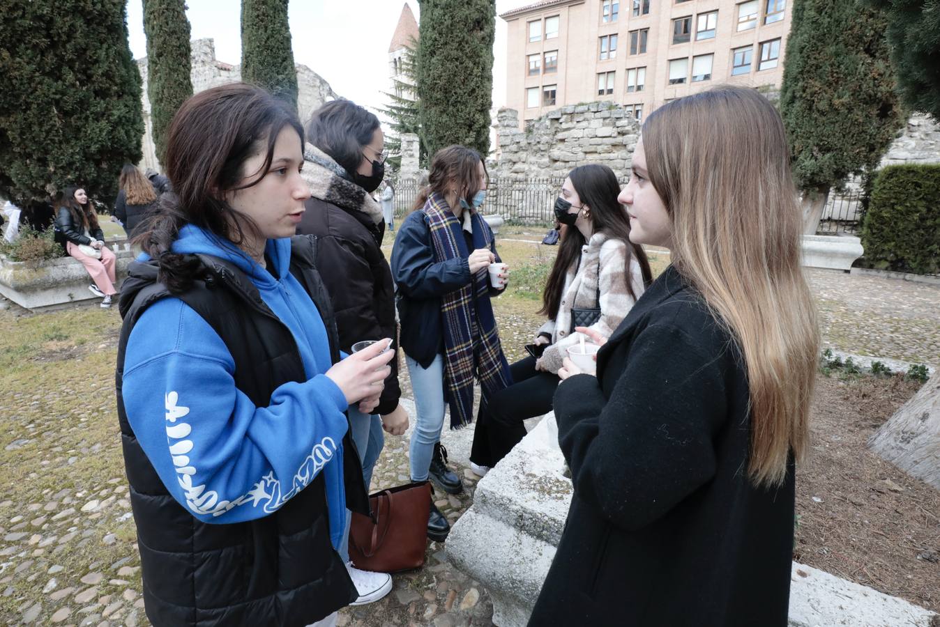 Fotos: Ayuno solidario por la paz en Ucrania en la Plaza de la Universidad