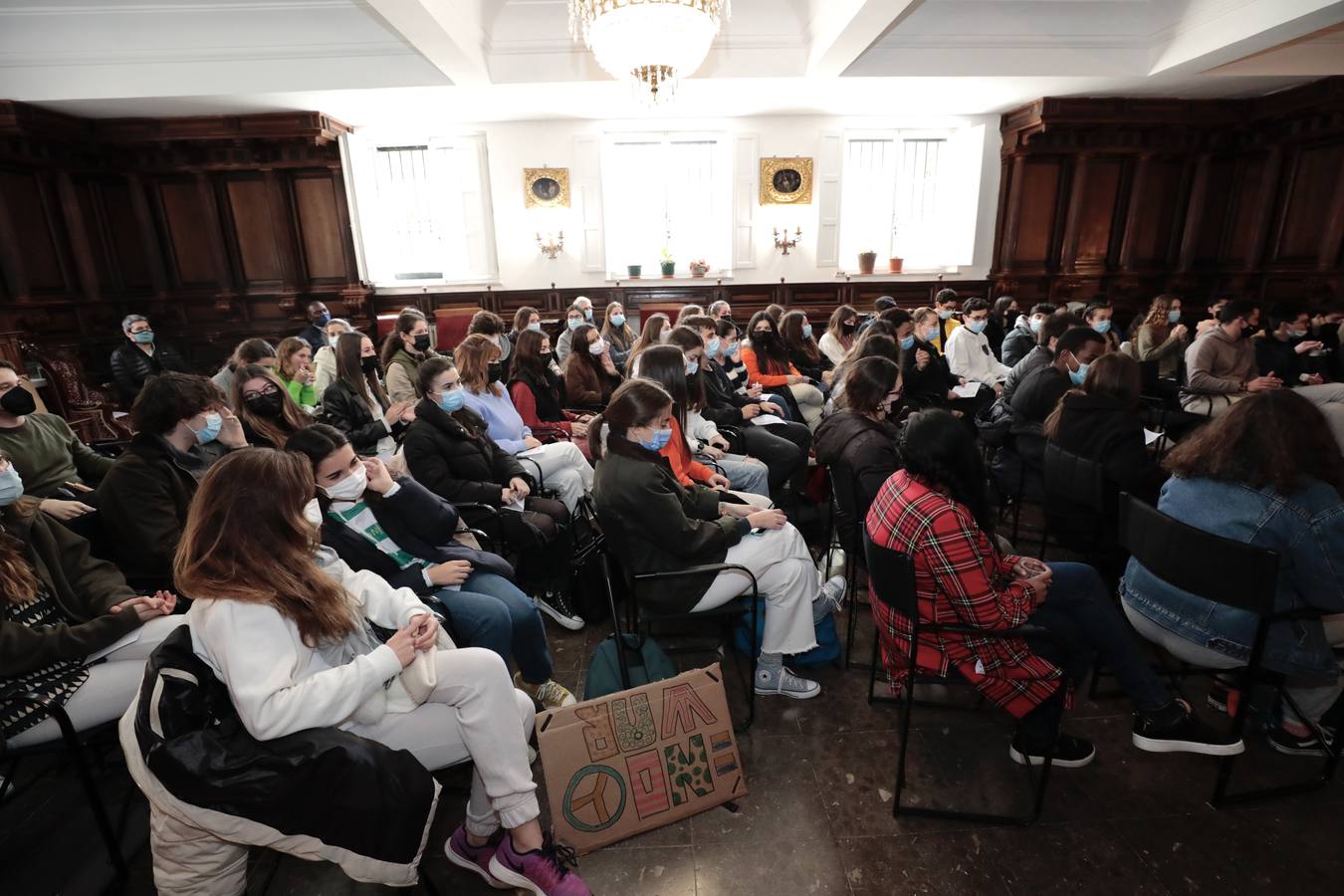 Fotos: Ayuno solidario por la paz en Ucrania en la Plaza de la Universidad