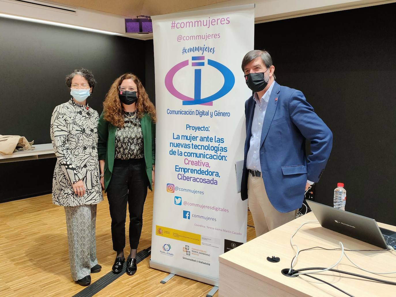 Amalfy Fuenmayor (izq.), Teresa Gema Martín y Agustín García Matilla, en la presentación ayer de la exposición 'Obras ante el olvido'.