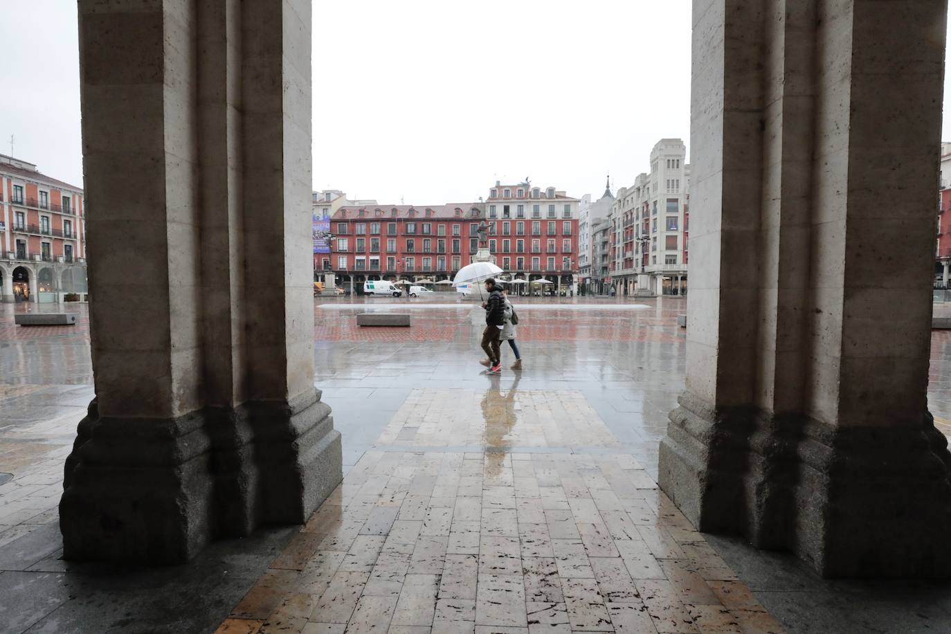 Fotos: La lluvia reaparece con fuerza en Valladolid