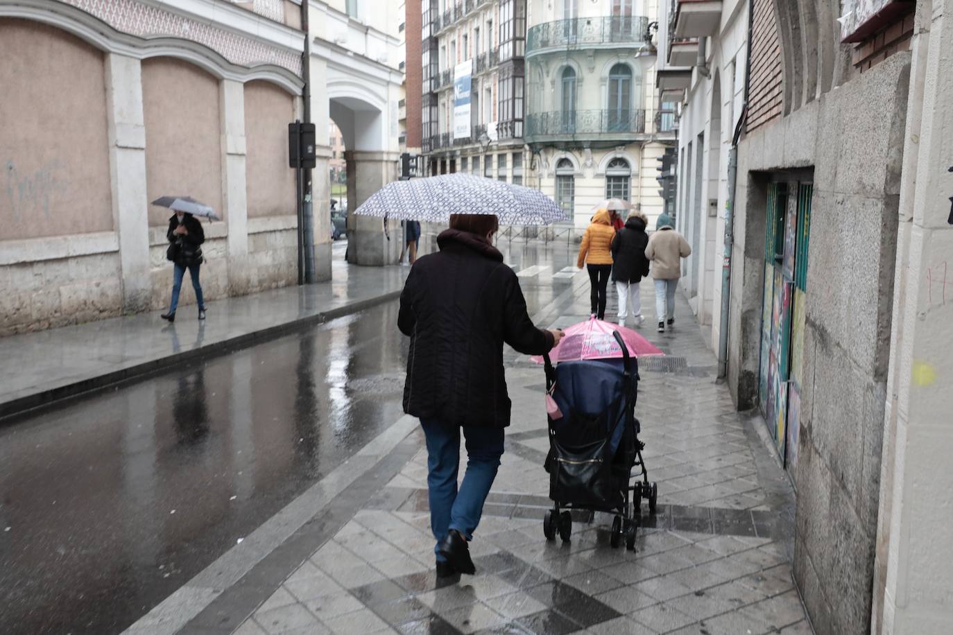 Fotos: La lluvia reaparece con fuerza en Valladolid