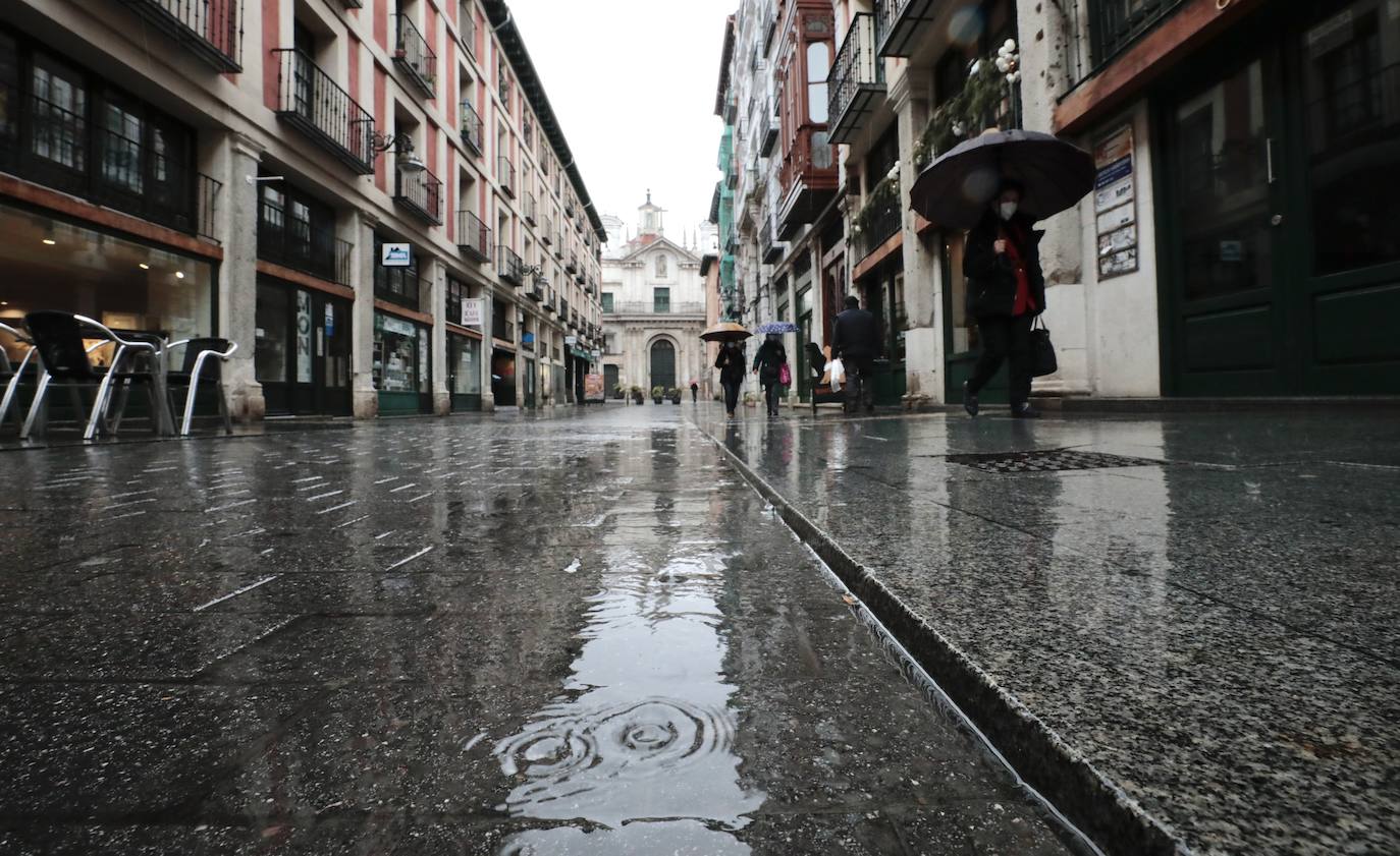 Fotos: La lluvia reaparece con fuerza en Valladolid