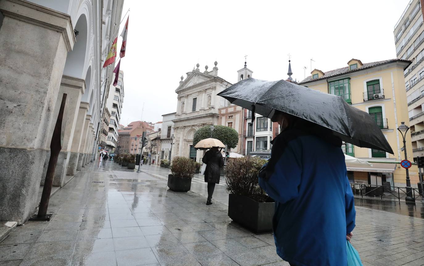 Fotos: La lluvia reaparece con fuerza en Valladolid