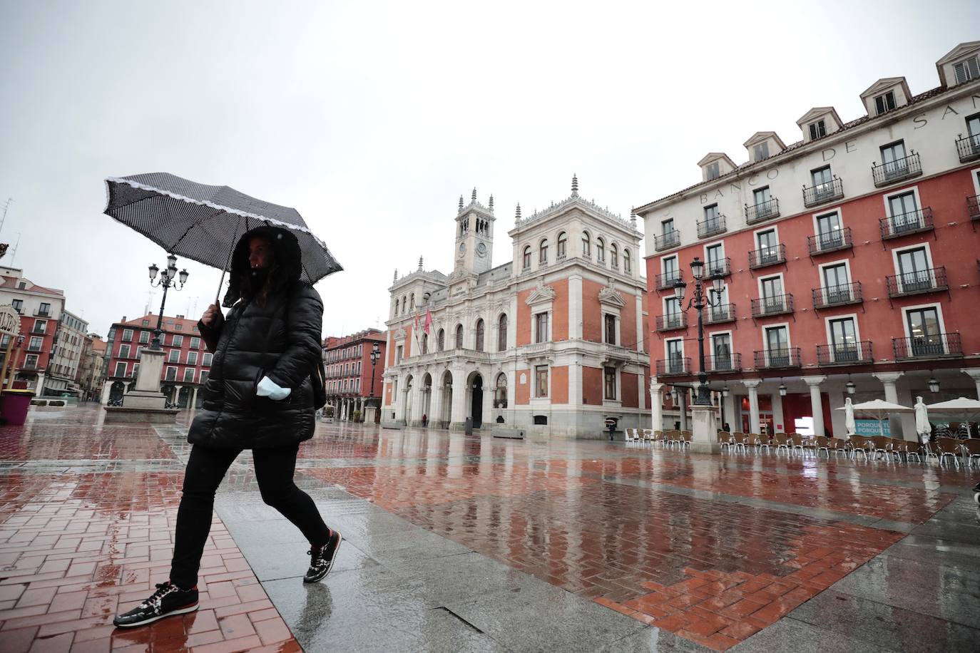 Fotos: La lluvia reaparece con fuerza en Valladolid