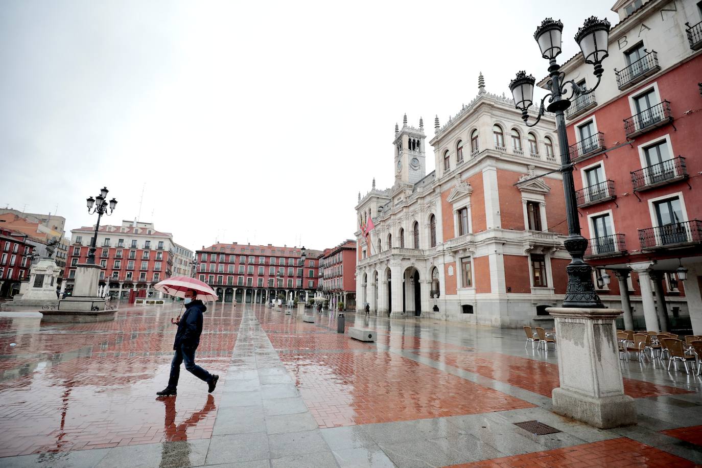 Fotos: La lluvia reaparece con fuerza en Valladolid