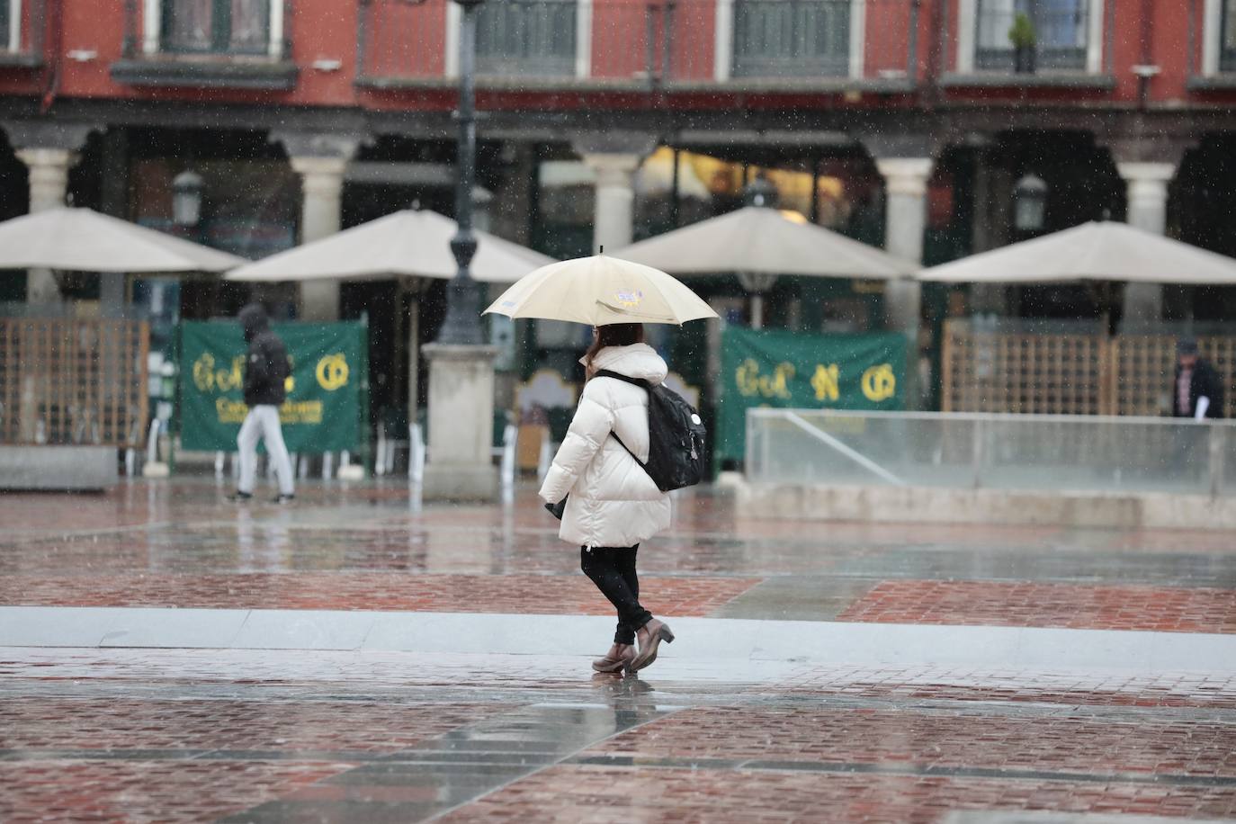 Fotos: La lluvia reaparece con fuerza en Valladolid