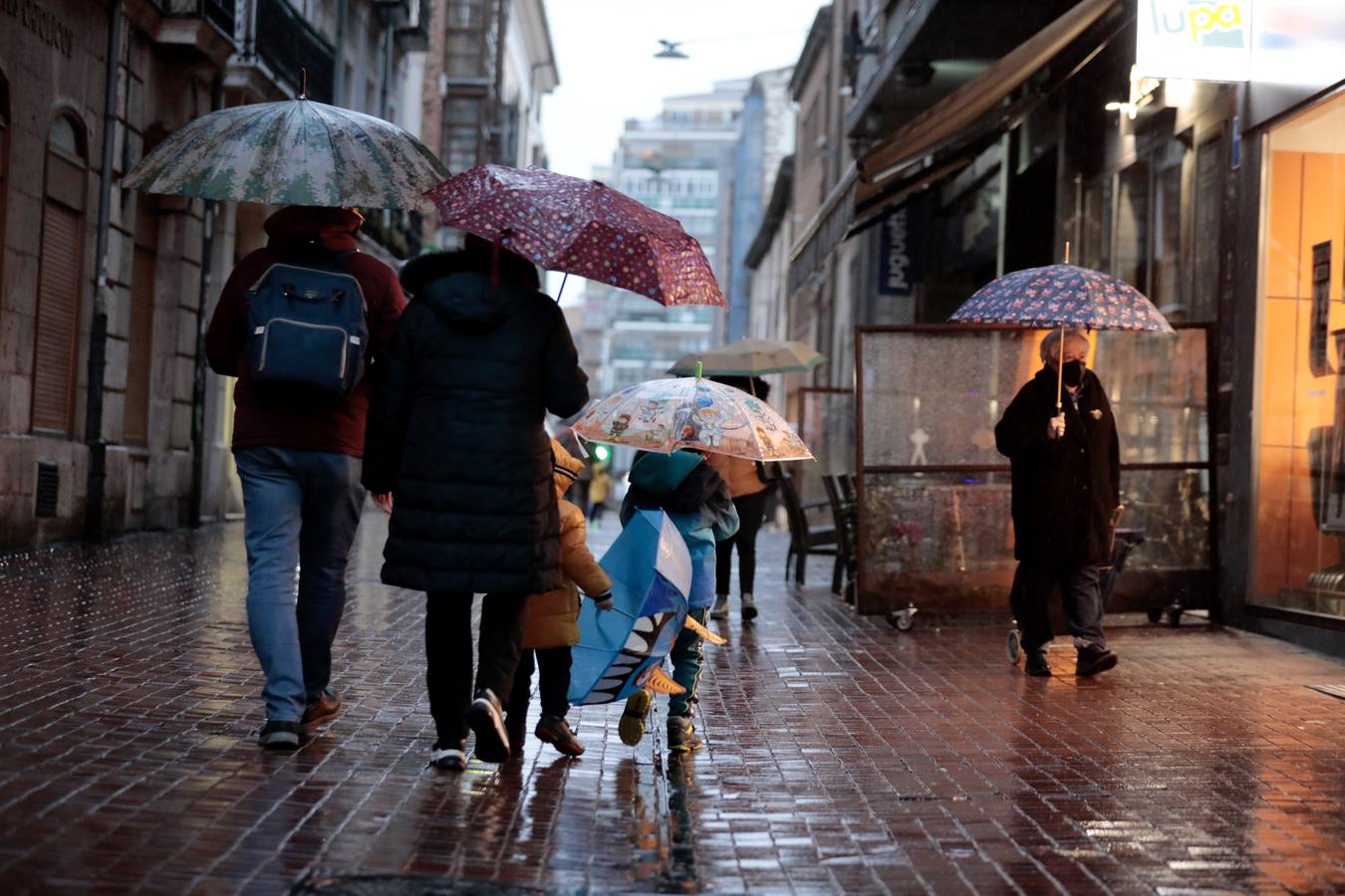 Fotos: La lluvia reaparece con fuerza en Valladolid