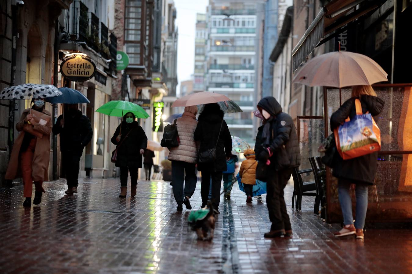 Fotos: La lluvia reaparece con fuerza en Valladolid