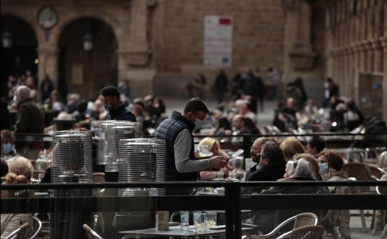 La covid sigue a la baja, con 155 nuevos contagios y ningún fallecido este jueves en Salamanca