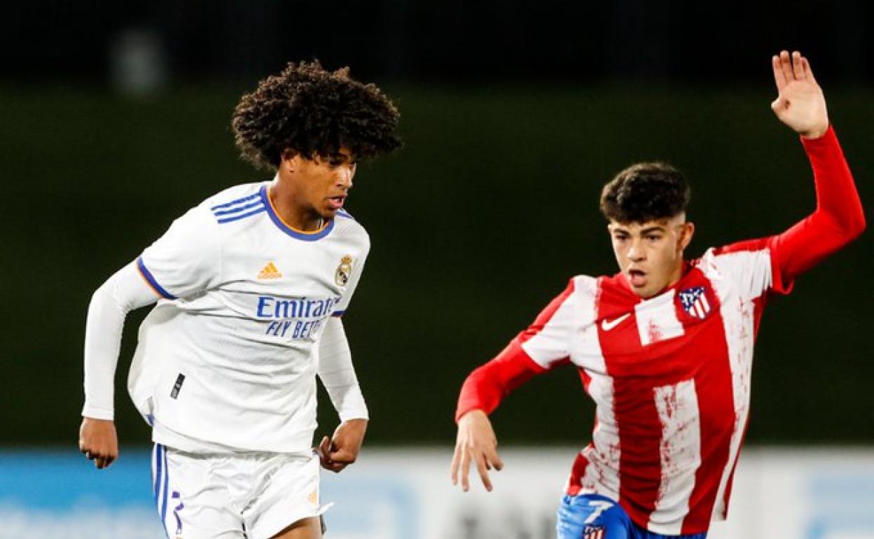 Peter Federico, juvenil del Real Madrid, durante el derbi contra el Atlético. 