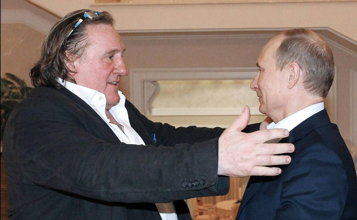 Gerard Depardieu y Vladimir Putin, durante su encuentro en la residencia del ruso en Sochi.