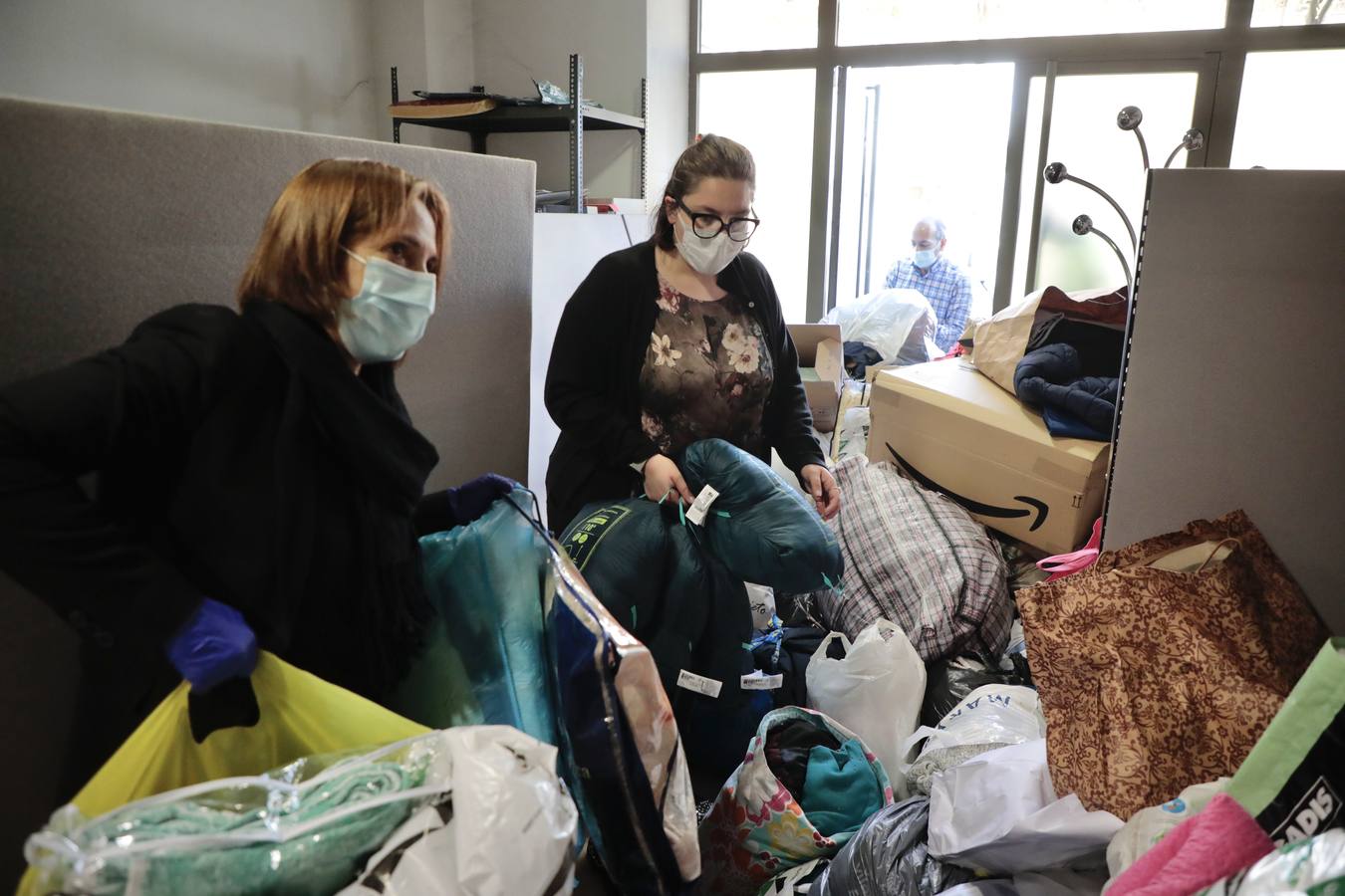 Fotos: Material recibido en la Cámara de Comercio de Valladolid para los refugiados de la guerra en Ucrania