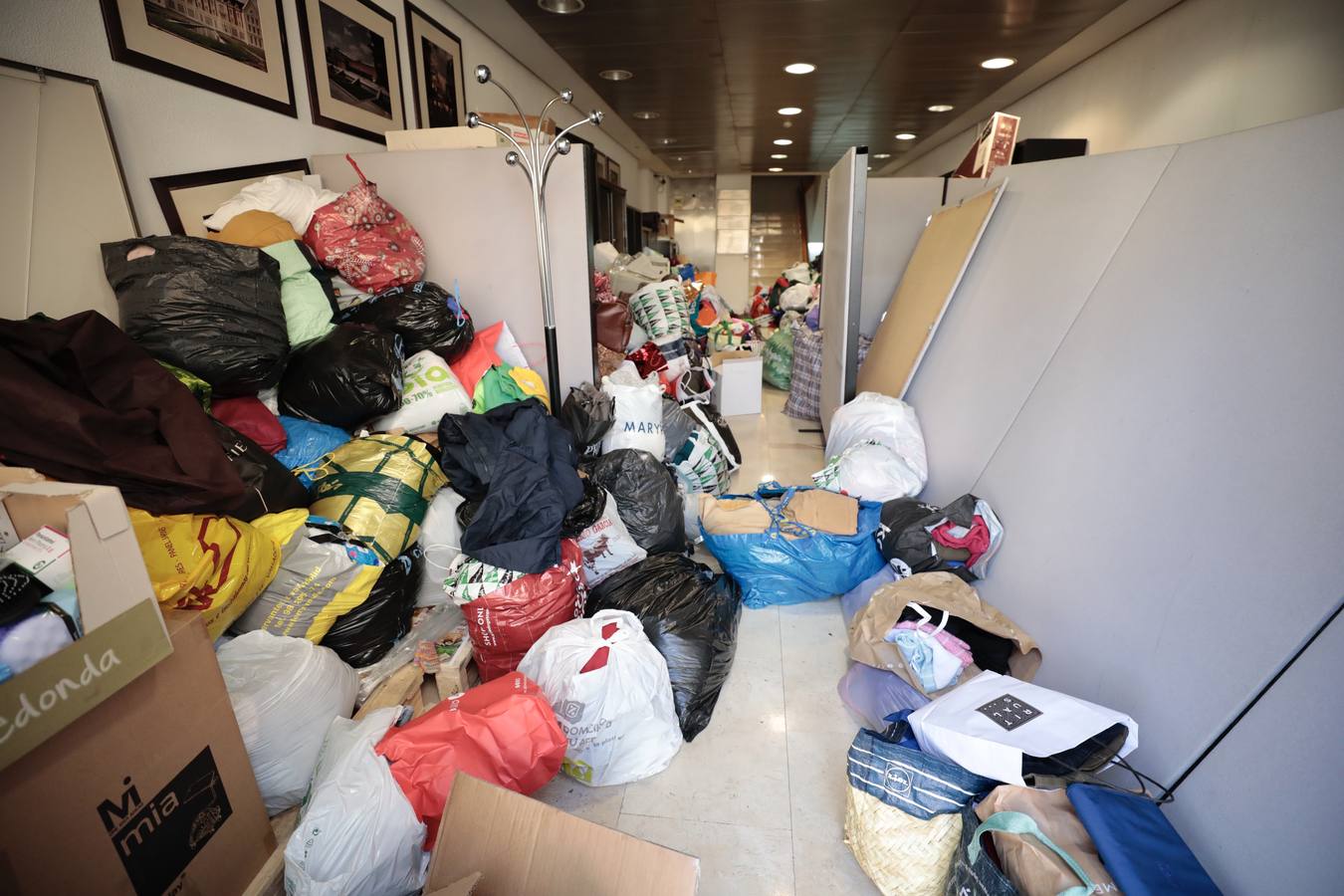 Fotos: Material recibido en la Cámara de Comercio de Valladolid para los refugiados de la guerra en Ucrania