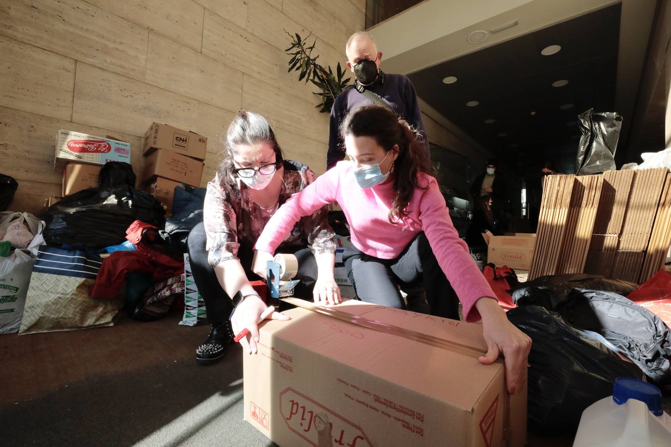 Fotos: Material recibido en la Cámara de Comercio de Valladolid para los refugiados de la guerra en Ucrania