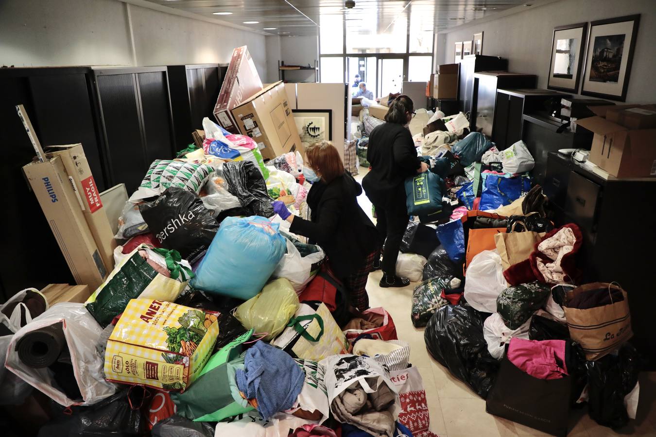 Fotos: Material recibido en la Cámara de Comercio de Valladolid para los refugiados de la guerra en Ucrania