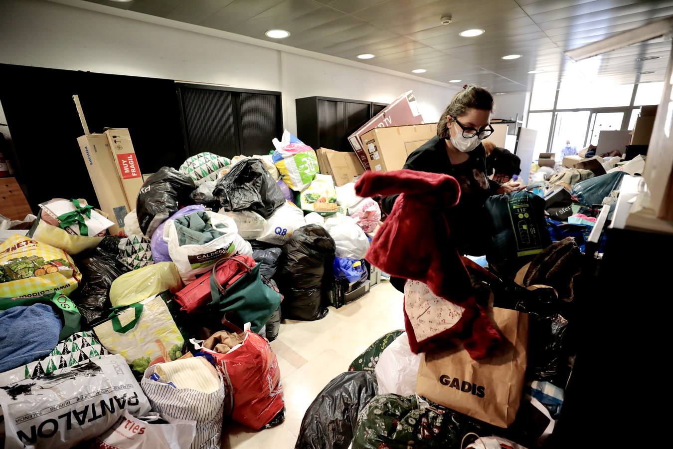 Fotos: Material recibido en la Cámara de Comercio de Valladolid para los refugiados de la guerra en Ucrania