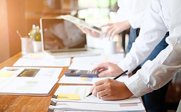 Médico de Familia: «Bebía antes y durante el trabajo. Llegué a utilizar el alcohol etílico de la consulta»