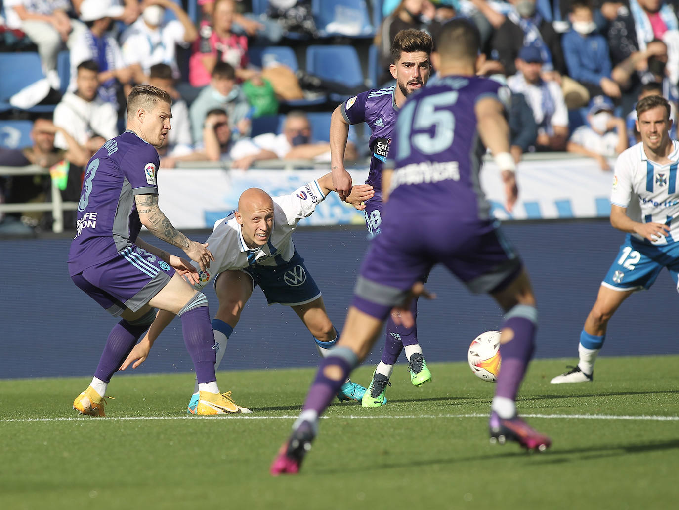 Una de las imágenes que ha dejado el Tenerife 1-4 Real Valladolid. 