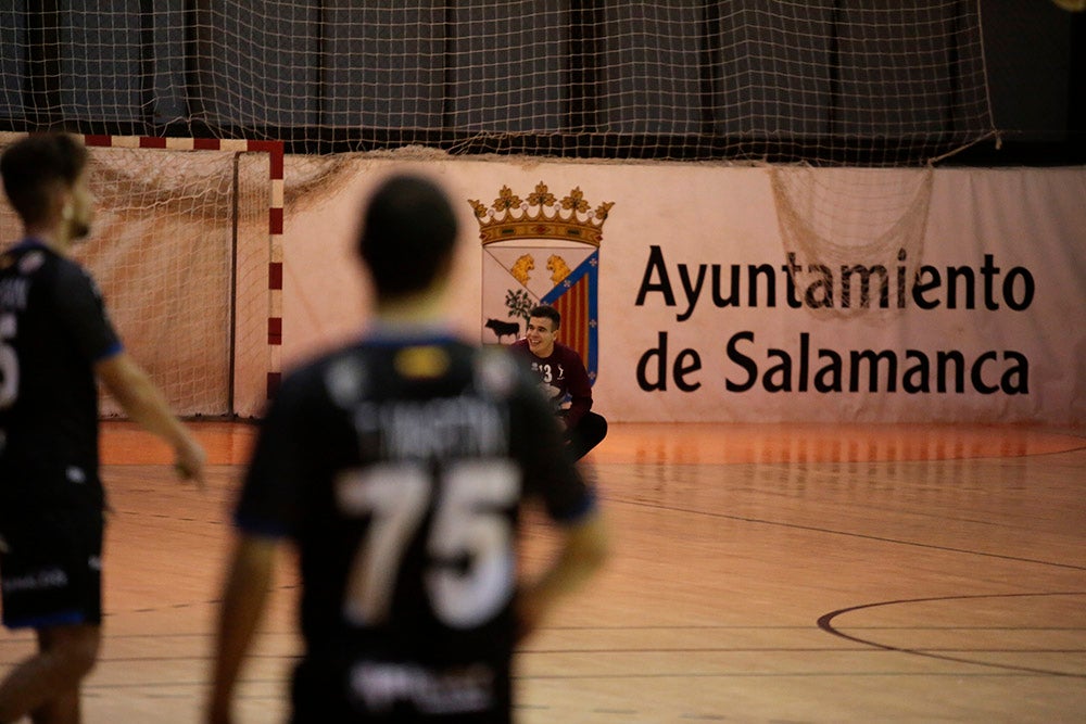 El BM Salamanca vende cara su derrota ante el intratable CB Santoña (24-29)