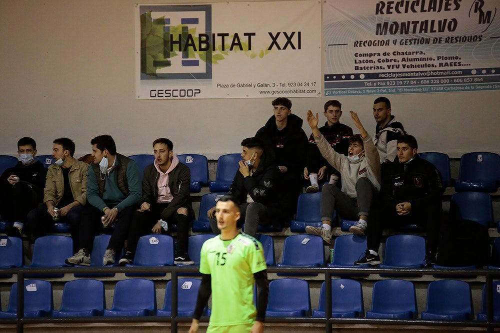 El BM Salamanca vende cara su derrota ante el intratable CB Santoña (24-29)