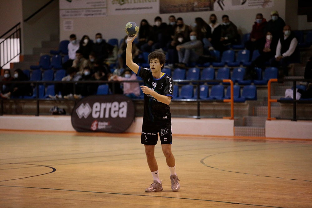 El BM Salamanca vende cara su derrota ante el intratable CB Santoña (24-29)
