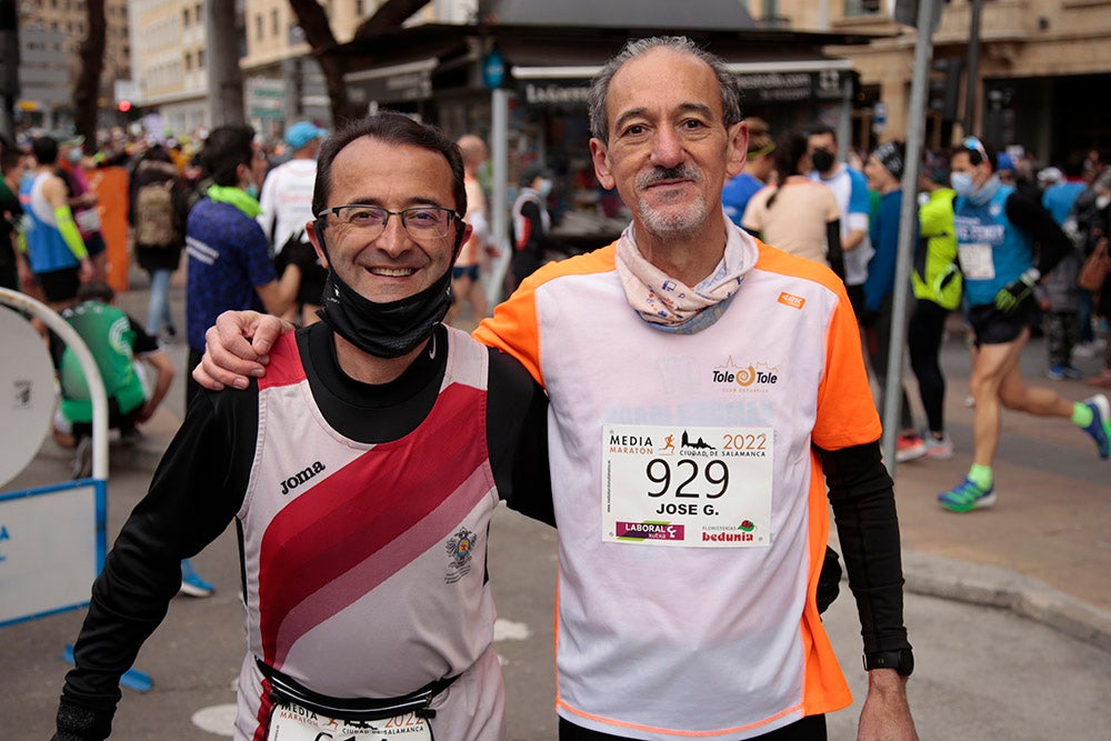 El Paseo de la Estación se convirtió en lugar de reencuentro de los participantes en la Media Maratón Ciudad de Salamanca