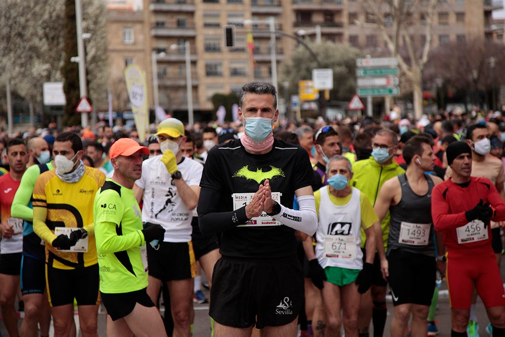 El Paseo de la Estación se convirtió en lugar de reencuentro de los participantes en la Media Maratón Ciudad de Salamanca