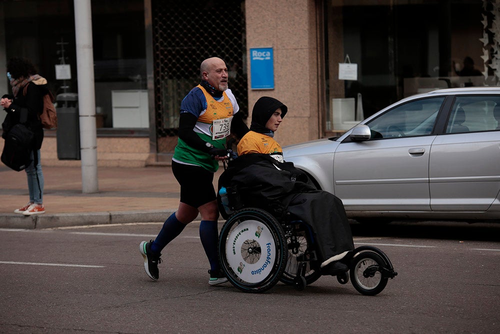 El Paseo de la Estación se convirtió en lugar de reencuentro de los participantes en la Media Maratón Ciudad de Salamanca
