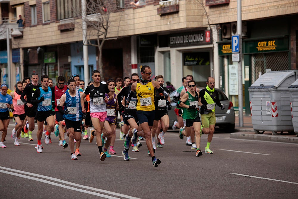 El Paseo de la Estación se convirtió en lugar de reencuentro de los participantes en la Media Maratón Ciudad de Salamanca