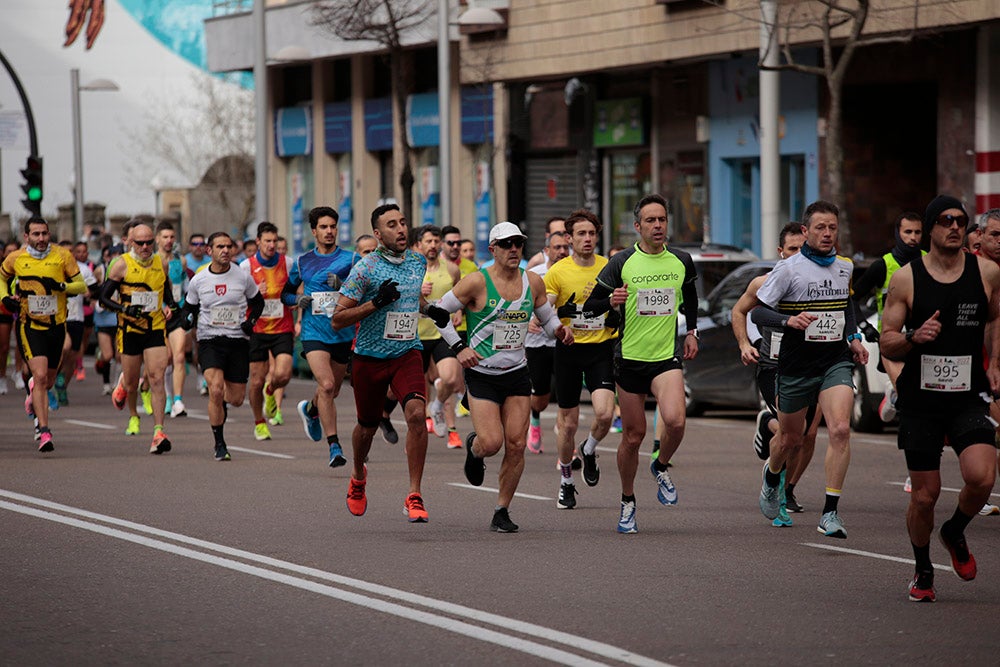 El Paseo de la Estación se convirtió en lugar de reencuentro de los participantes en la Media Maratón Ciudad de Salamanca