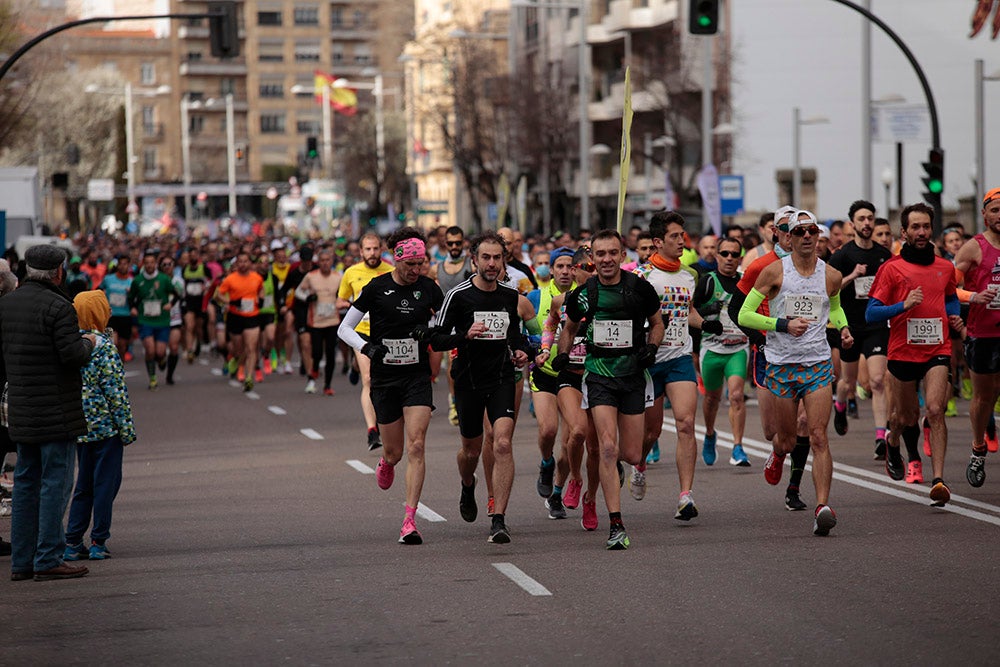 El Paseo de la Estación se convirtió en lugar de reencuentro de los participantes en la Media Maratón Ciudad de Salamanca