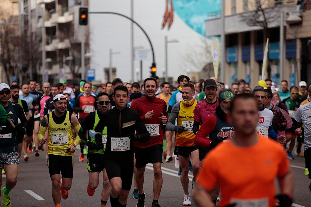 El Paseo de la Estación se convirtió en lugar de reencuentro de los participantes en la Media Maratón Ciudad de Salamanca