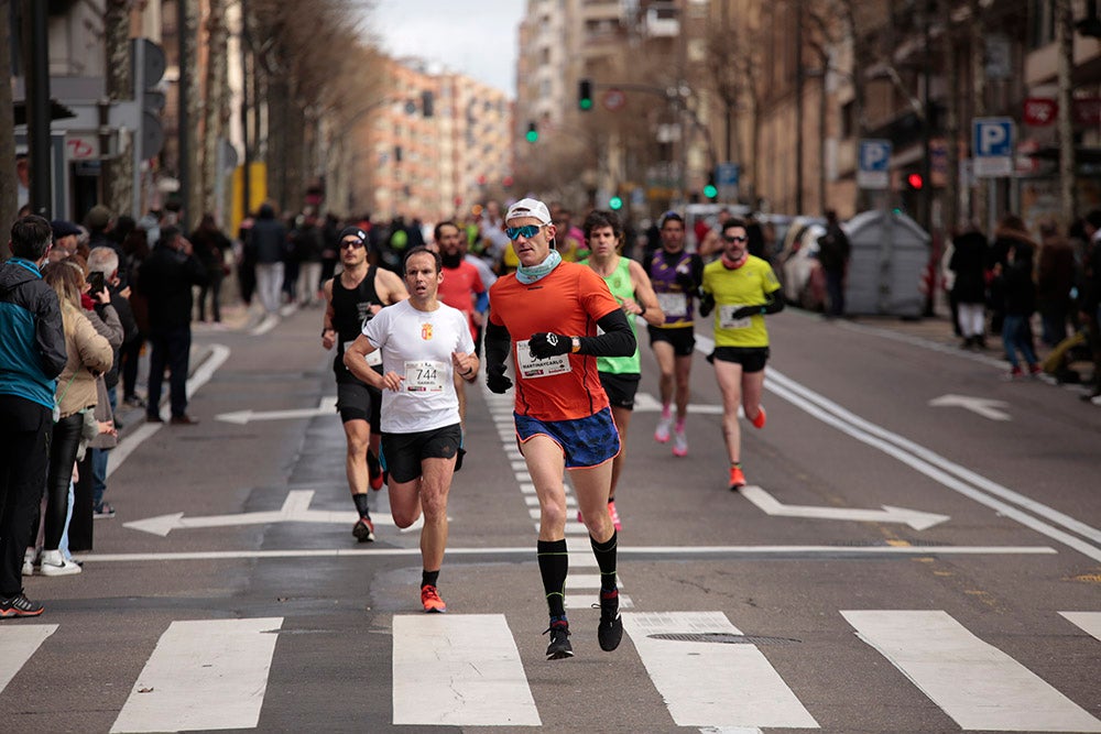 El Paseo de la Estación se convirtió en lugar de reencuentro de los participantes en la Media Maratón Ciudad de Salamanca