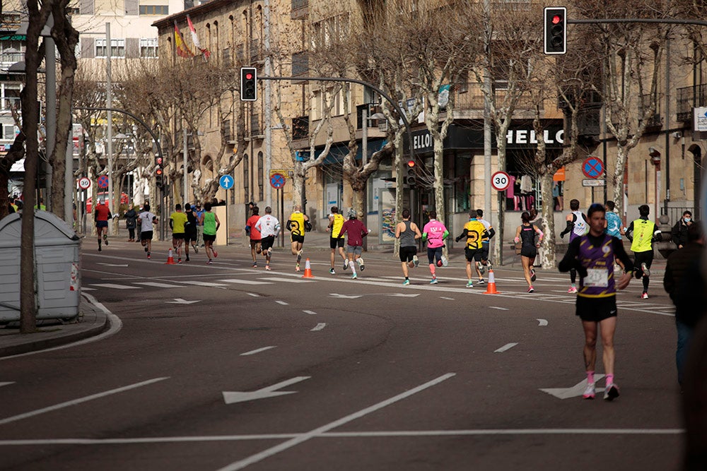 El Paseo de la Estación se convirtió en lugar de reencuentro de los participantes en la Media Maratón Ciudad de Salamanca