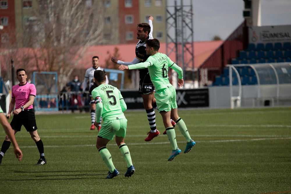 La falta de puntería condena a Unionistas a su tercera derrota seguida ante el Bilbao Athletic (0-1) 