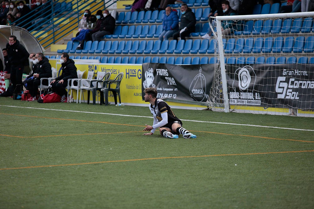 La falta de puntería condena a Unionistas a su tercera derrota seguida ante el Bilbao Athletic (0-1) 