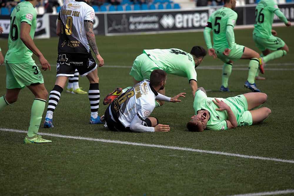 La falta de puntería condena a Unionistas a su tercera derrota seguida ante el Bilbao Athletic (0-1) 