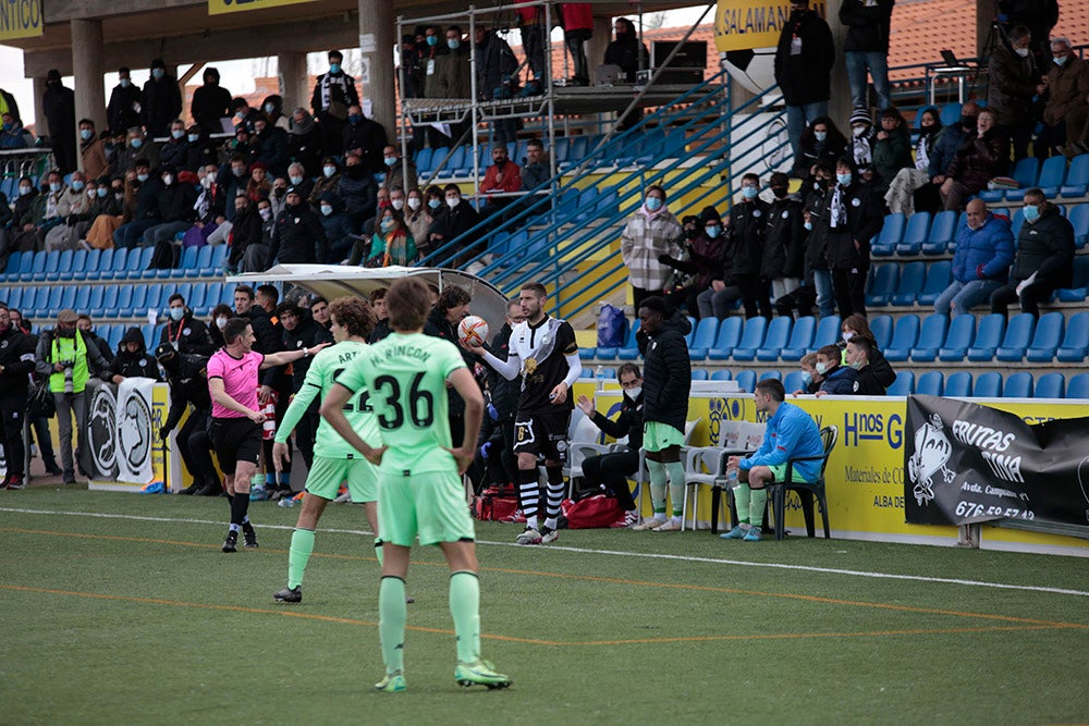 La falta de puntería condena a Unionistas a su tercera derrota seguida ante el Bilbao Athletic (0-1) 