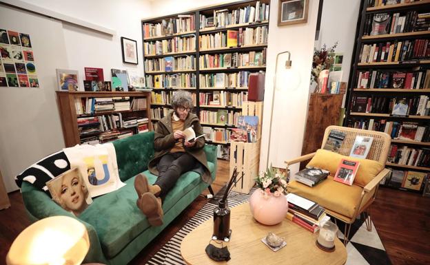 Rodrigo, en la librería La Perecquiana, que ha abierto recientemente en Valladolid. 