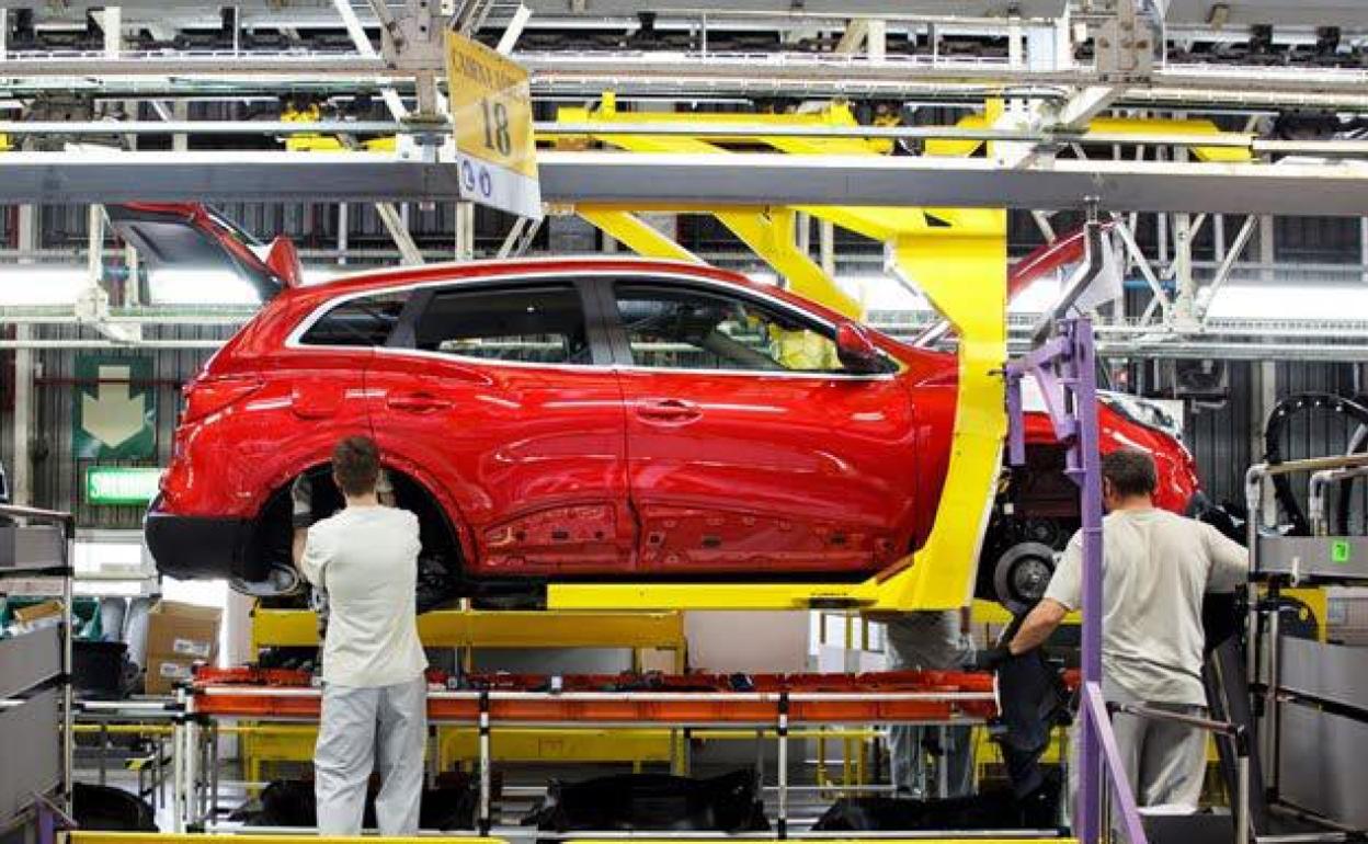 Línea de producción que el Kadjar comparte con el Mégane en la planta de Renault de Villamuriel de Cerrato, Palencia.