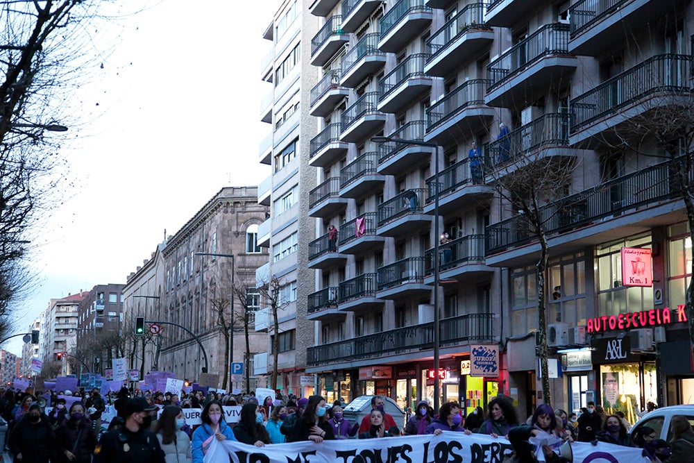Miles de personas tiñeron las calles de morado acompañando al Movimiento Feminista de Salamanca en la manifestación del 8M