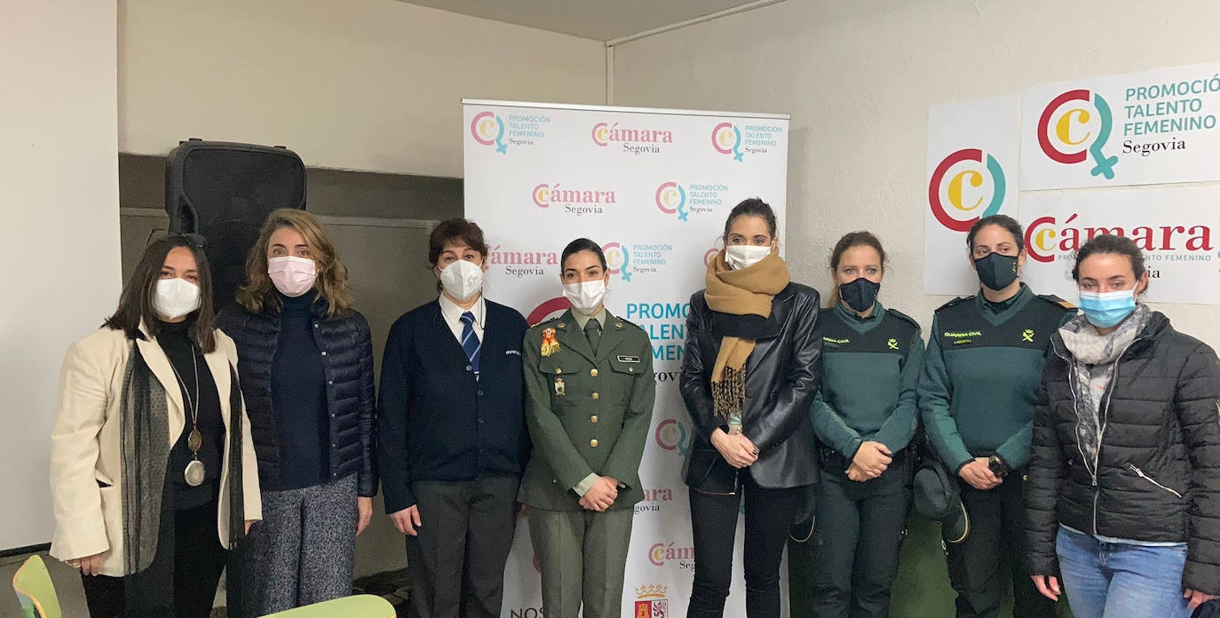 Participantes en la mesa redonda organizada por la Cámara de Comercio.