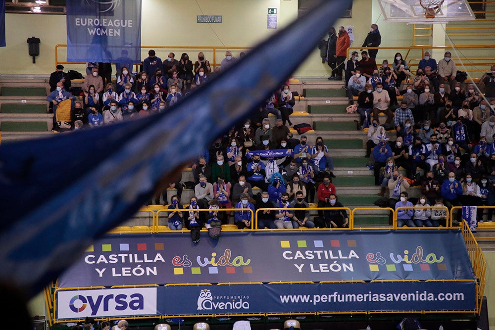 Extraordinario ambiente en un Würzburg que volvía al cien por cien de aforo y que empujó al CB Avenida a conseguir la primera victoria en la eliminatoria europea ante Girona 
