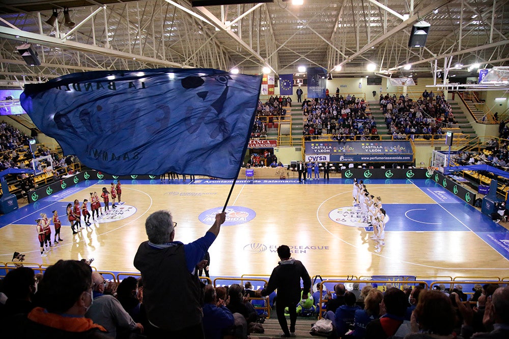 Extraordinario ambiente en un Würzburg que volvía al cien por cien de aforo y que empujó al CB Avenida a conseguir la primera victoria en la eliminatoria europea ante Girona 