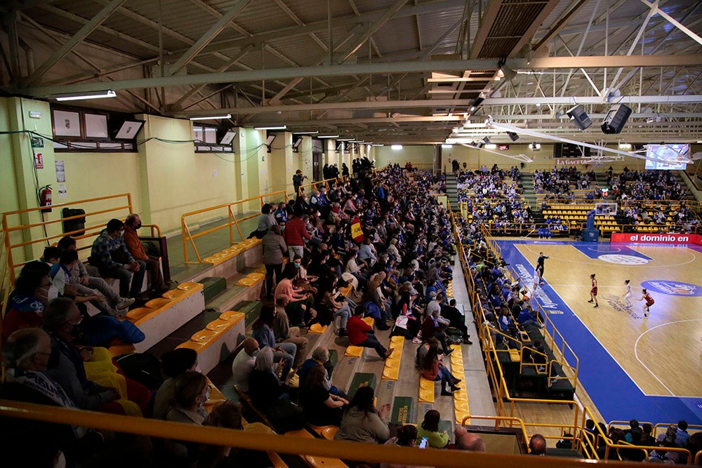 Extraordinario ambiente en un Würzburg que volvía al cien por cien de aforo y que empujó al CB Avenida a conseguir la primera victoria en la eliminatoria europea ante Girona 